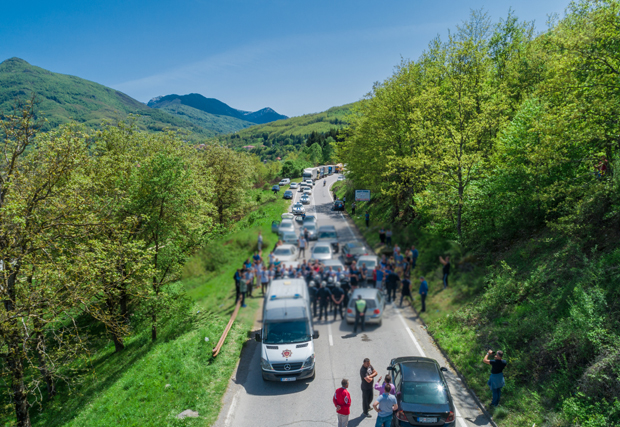 СУЗАВЦЕМ на грађане у Андријевици: Полиција разбила блокаду, ухапшено више лица, има повређених (ВИДЕО)